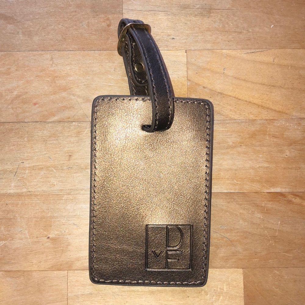🎉HP🎉NWOT DVF Leather Luggage Tag